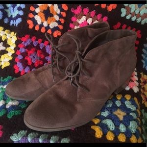 13W Tan Faux Suede Ankle Boots 🧦☕️